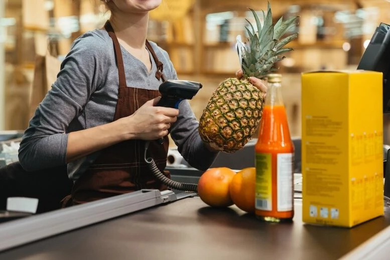 Młodzi pracownicy boją się zastąpienia ich przez AI